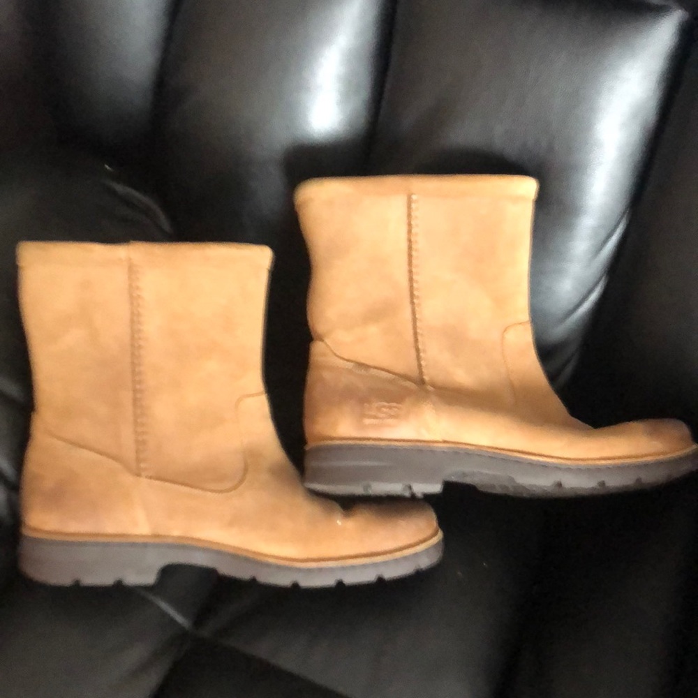 UGG Foerster Boots. Size 11.5 EEE. Beige.